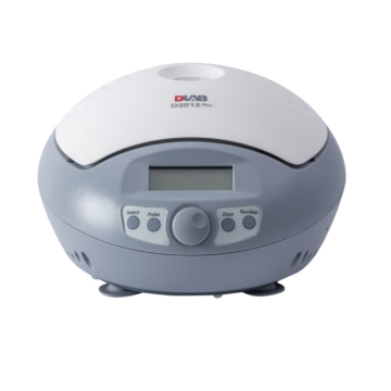 Microcentrifuga marca DLAB...